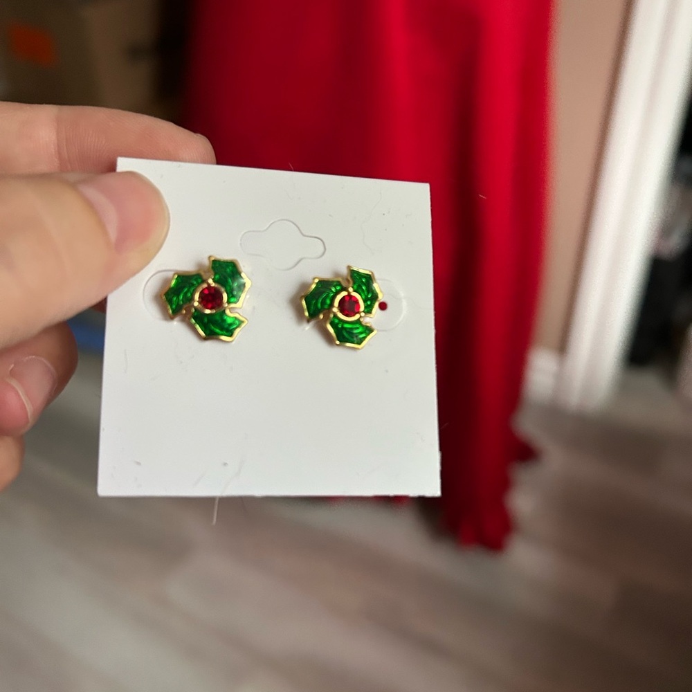 🔥$2 Poinsettia Festive Green and Red Holly Earrings 🌲